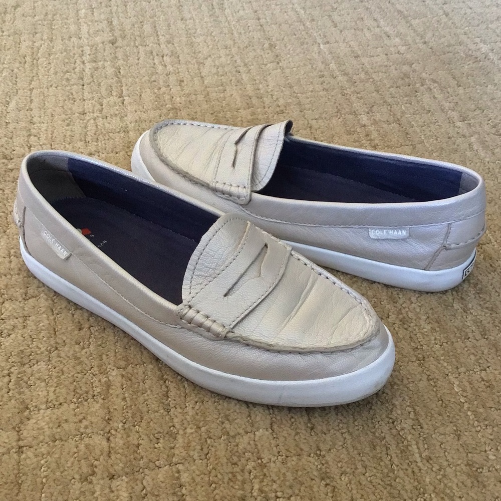 Pre-Owned Cole Haan Nantucket Leather Loafer, Size 7.5